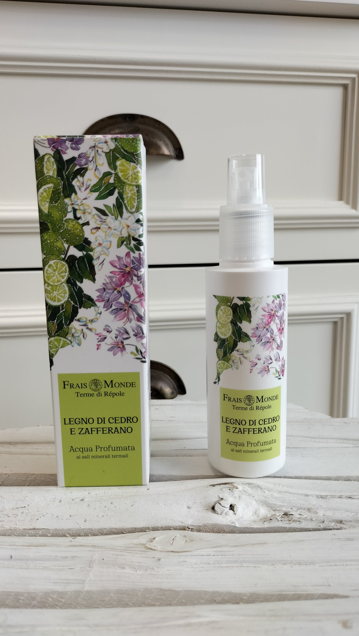 LEGNO DI CEDRO E ZAFFERANO Acqua termale profumata